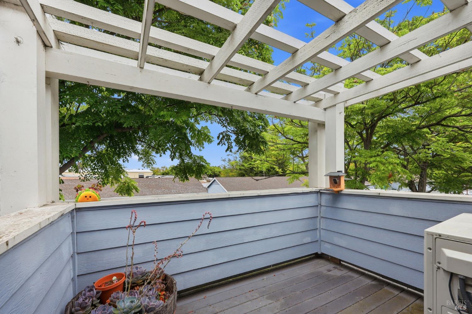 225 Burt Street Unit: #9