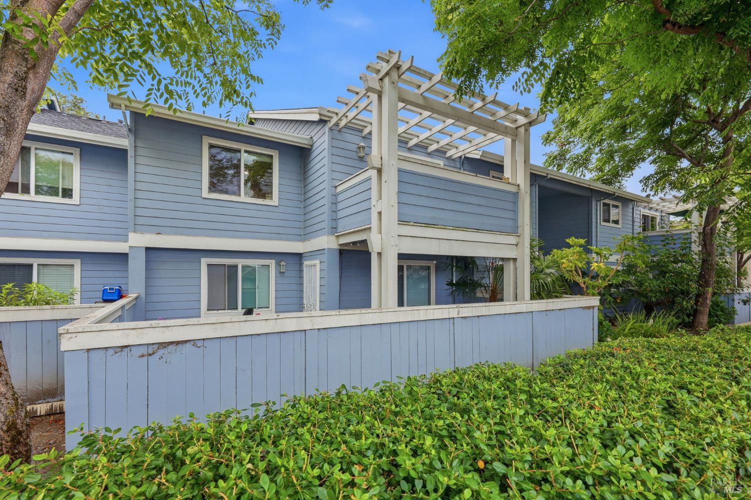 225 Burt Street Unit: #9