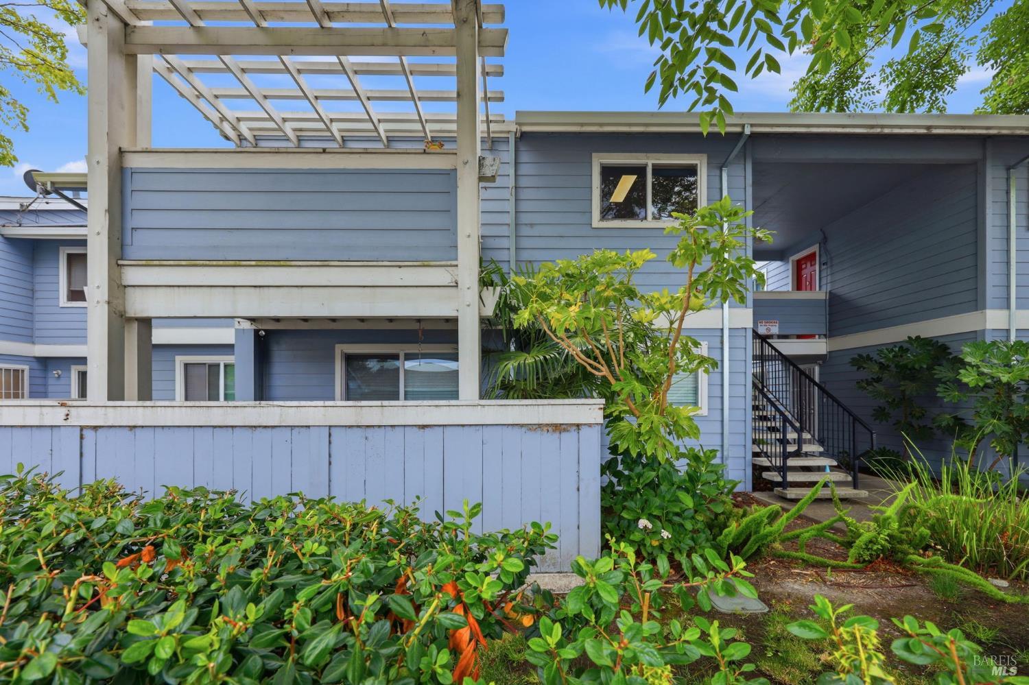225 Burt Street Unit: #9