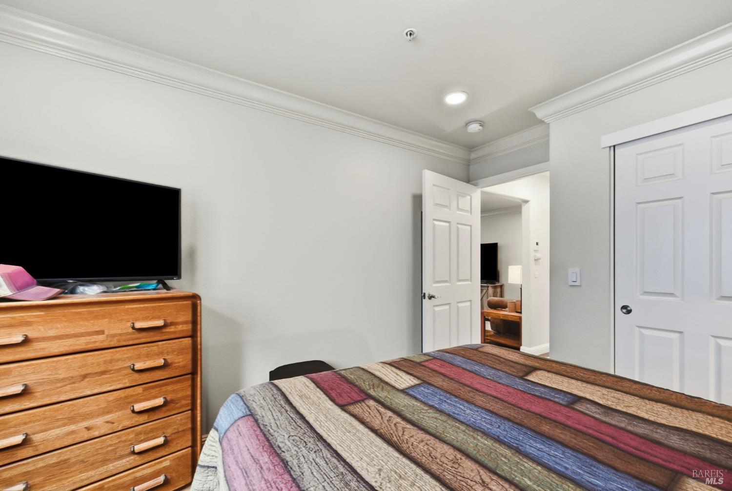 225 Burt Street Unit: #9