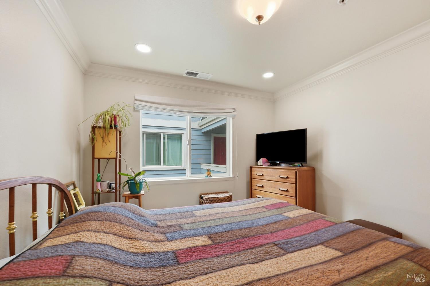 225 Burt Street Unit: #9
