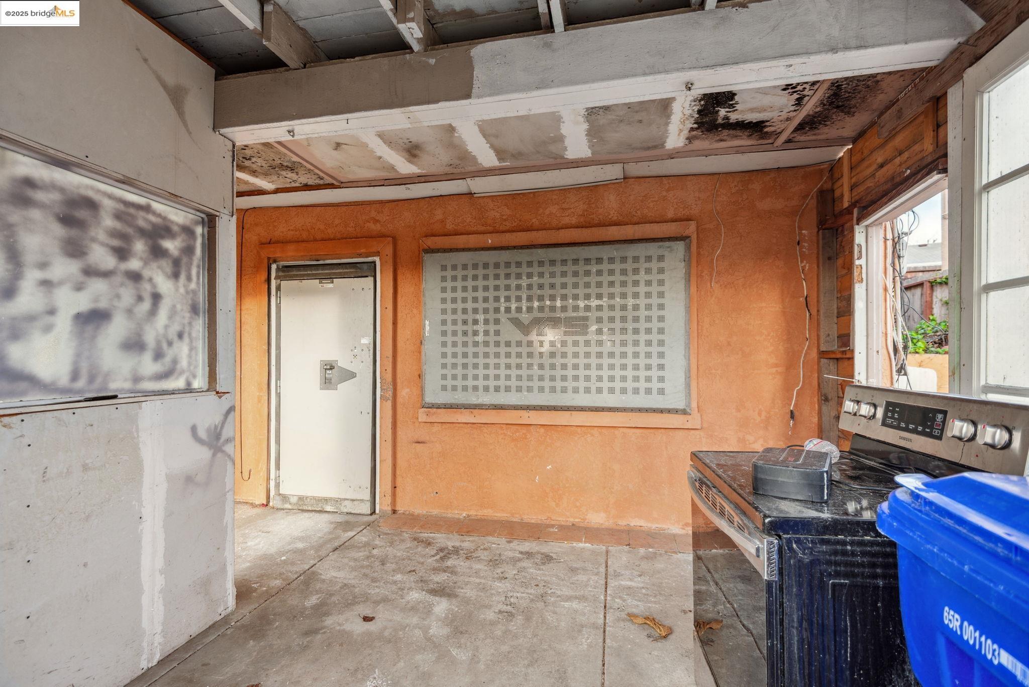 14670 Midland Rd