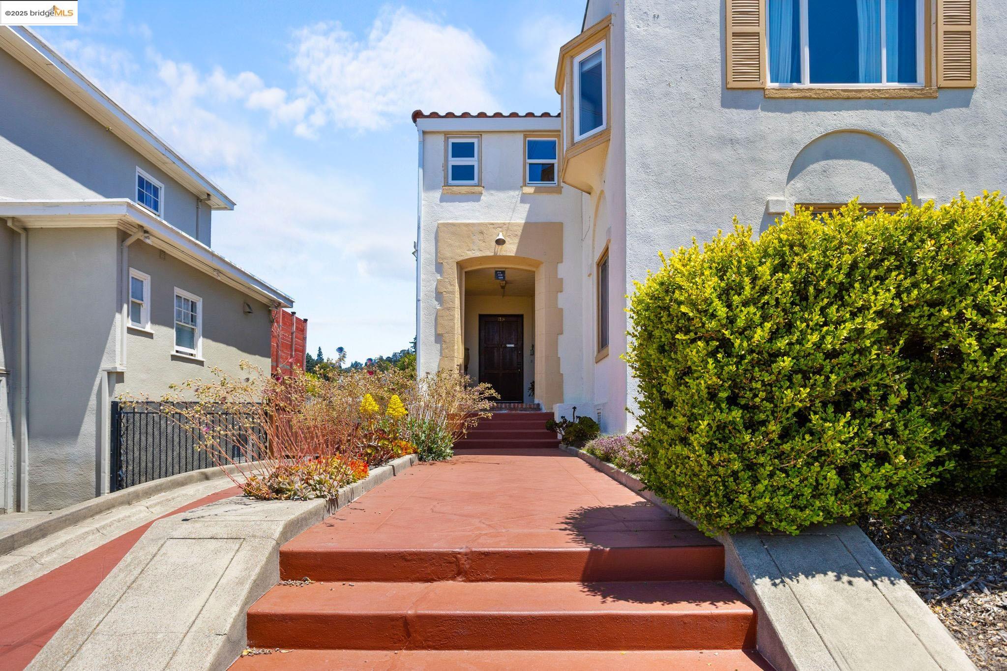 1222 Hollywood Ave
