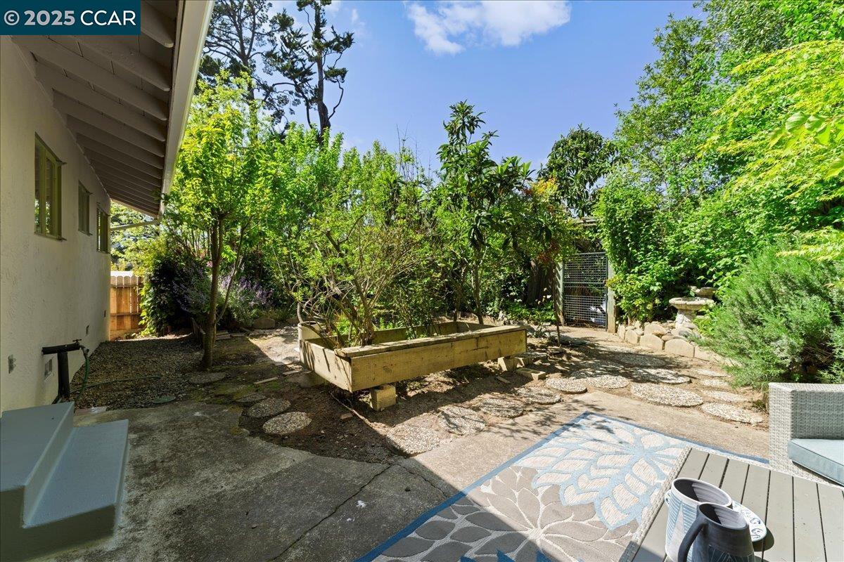 6615 Evergreen Ave