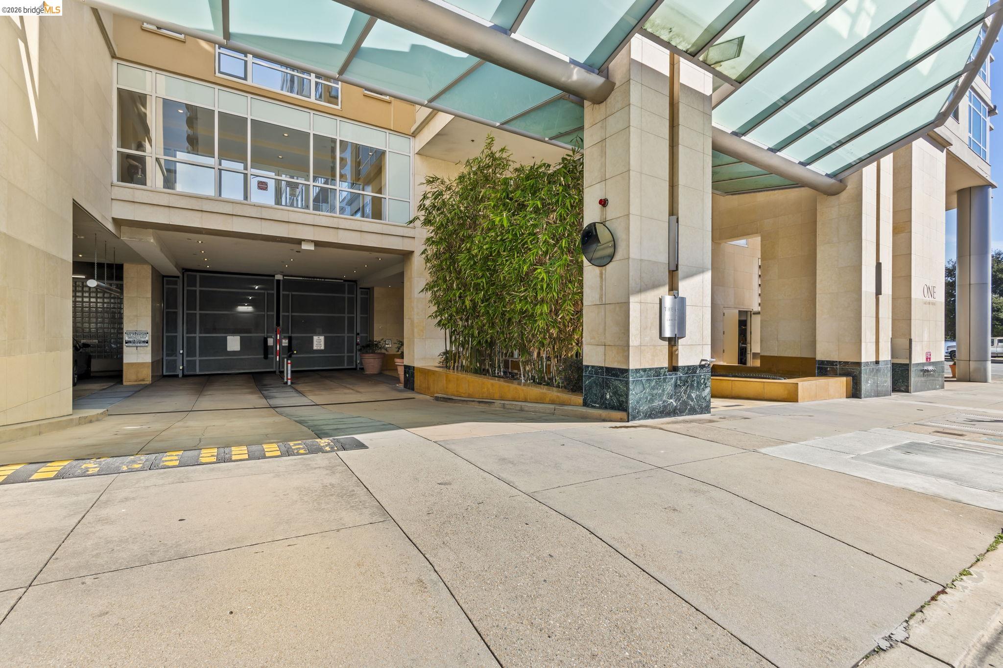 1 Lakeside Dr # 804