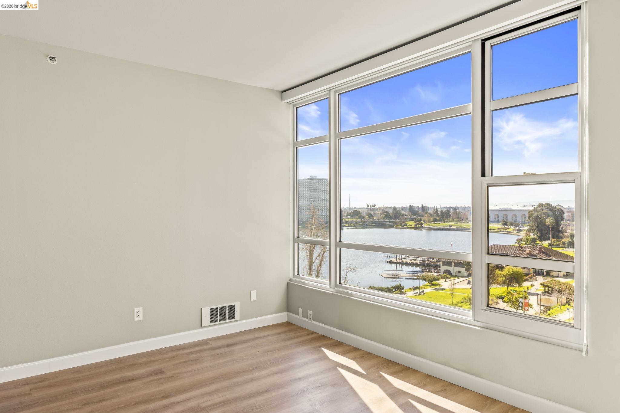1 Lakeside Dr # 804