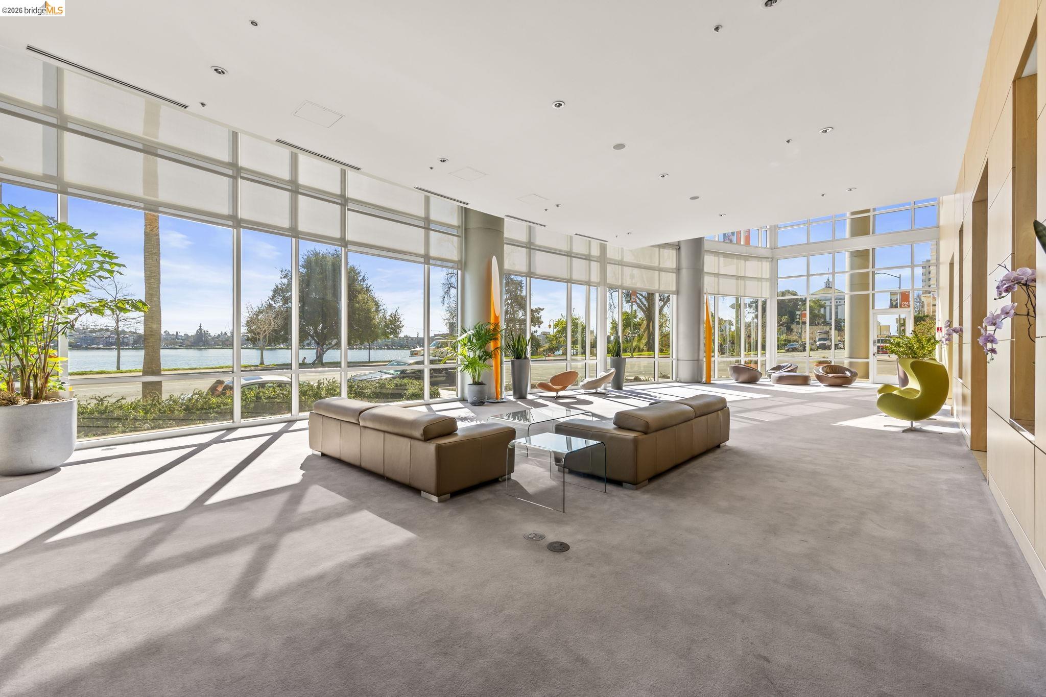1 Lakeside Dr # 804