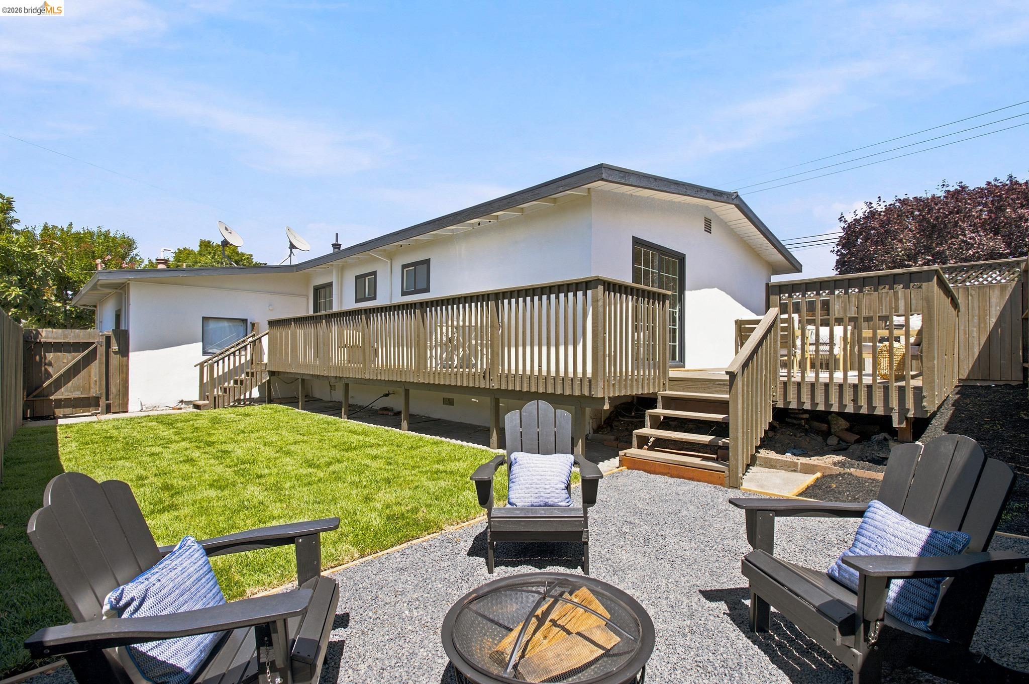 5161 Hilltop Dr
