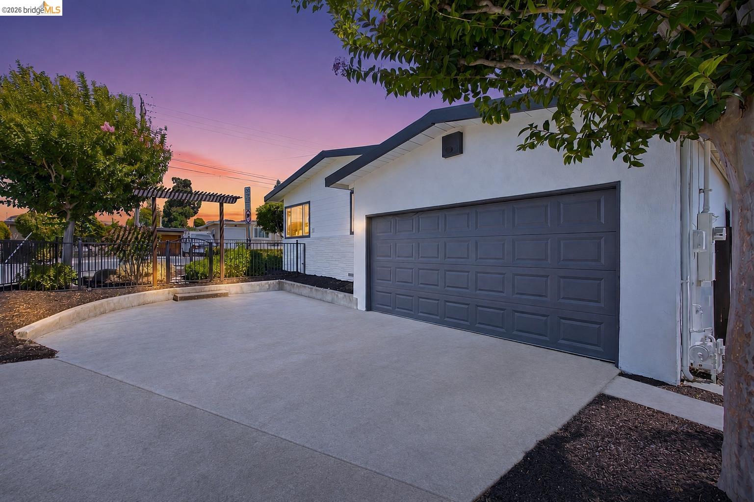 5161 Hilltop Dr