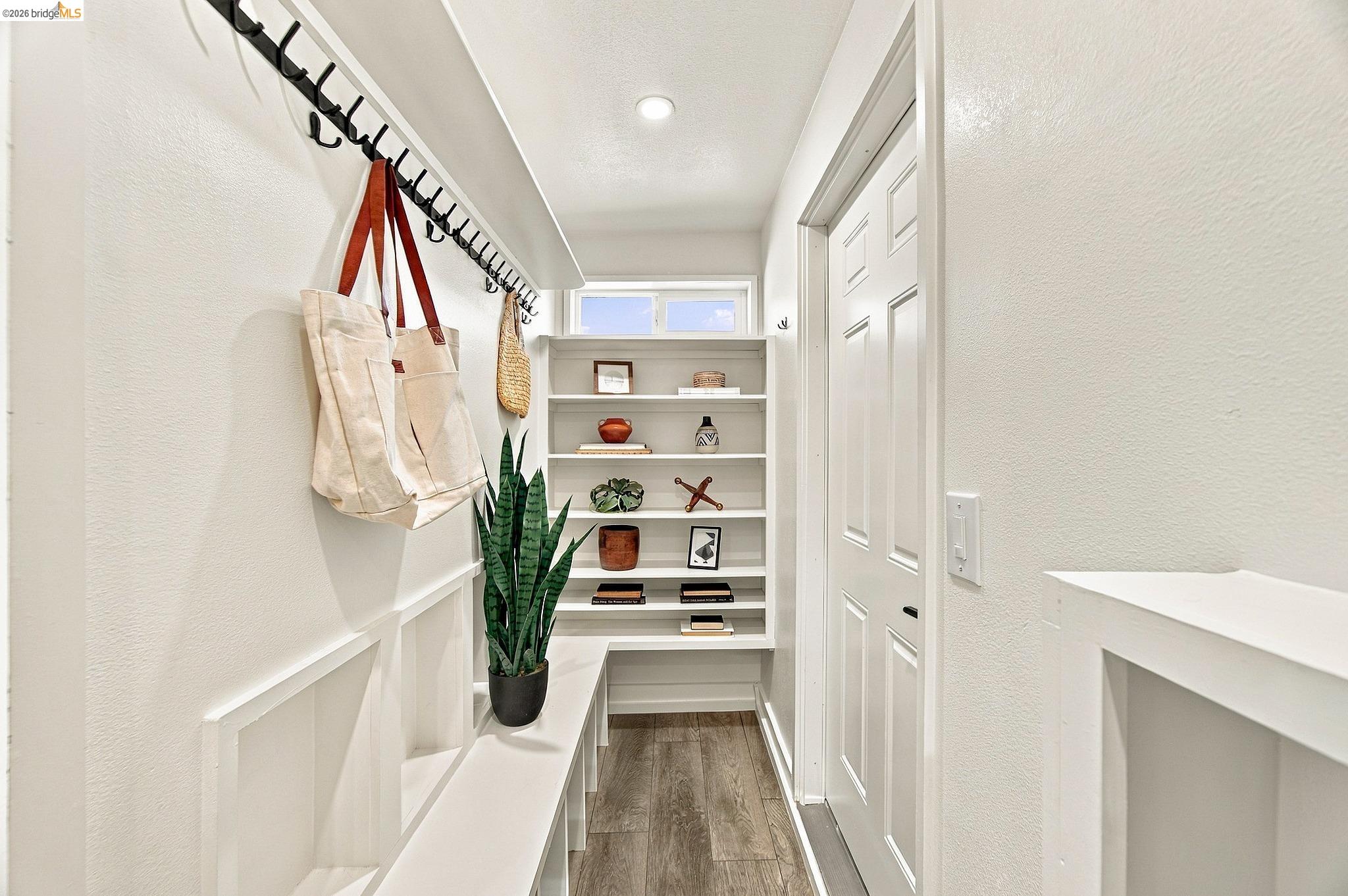 925 Juanita Dr