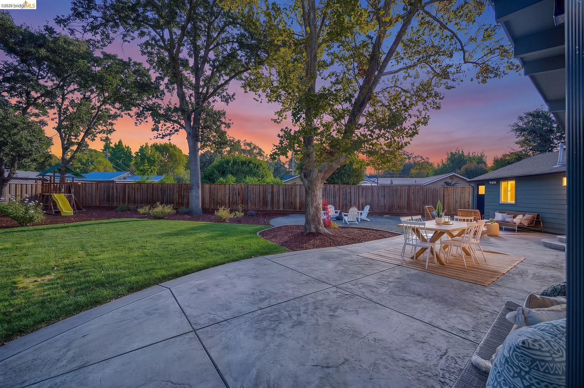 925 Juanita Dr