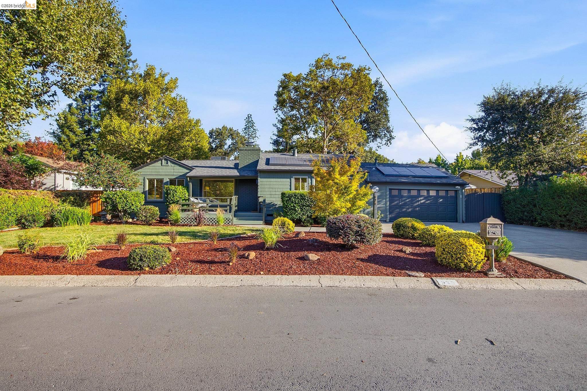 925 Juanita Dr