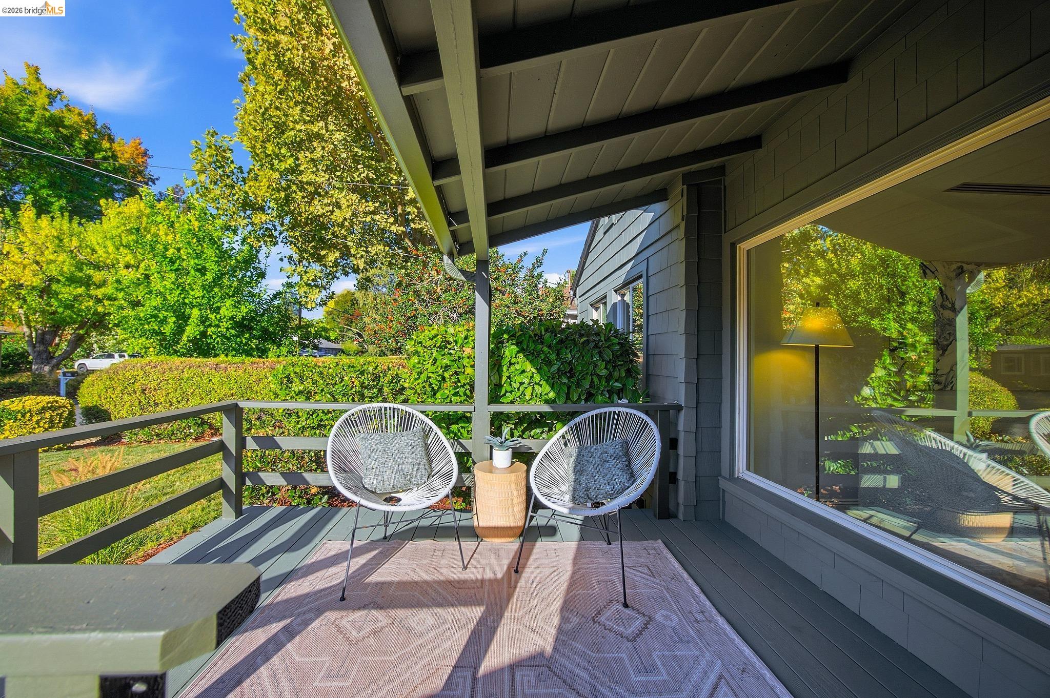 925 Juanita Dr