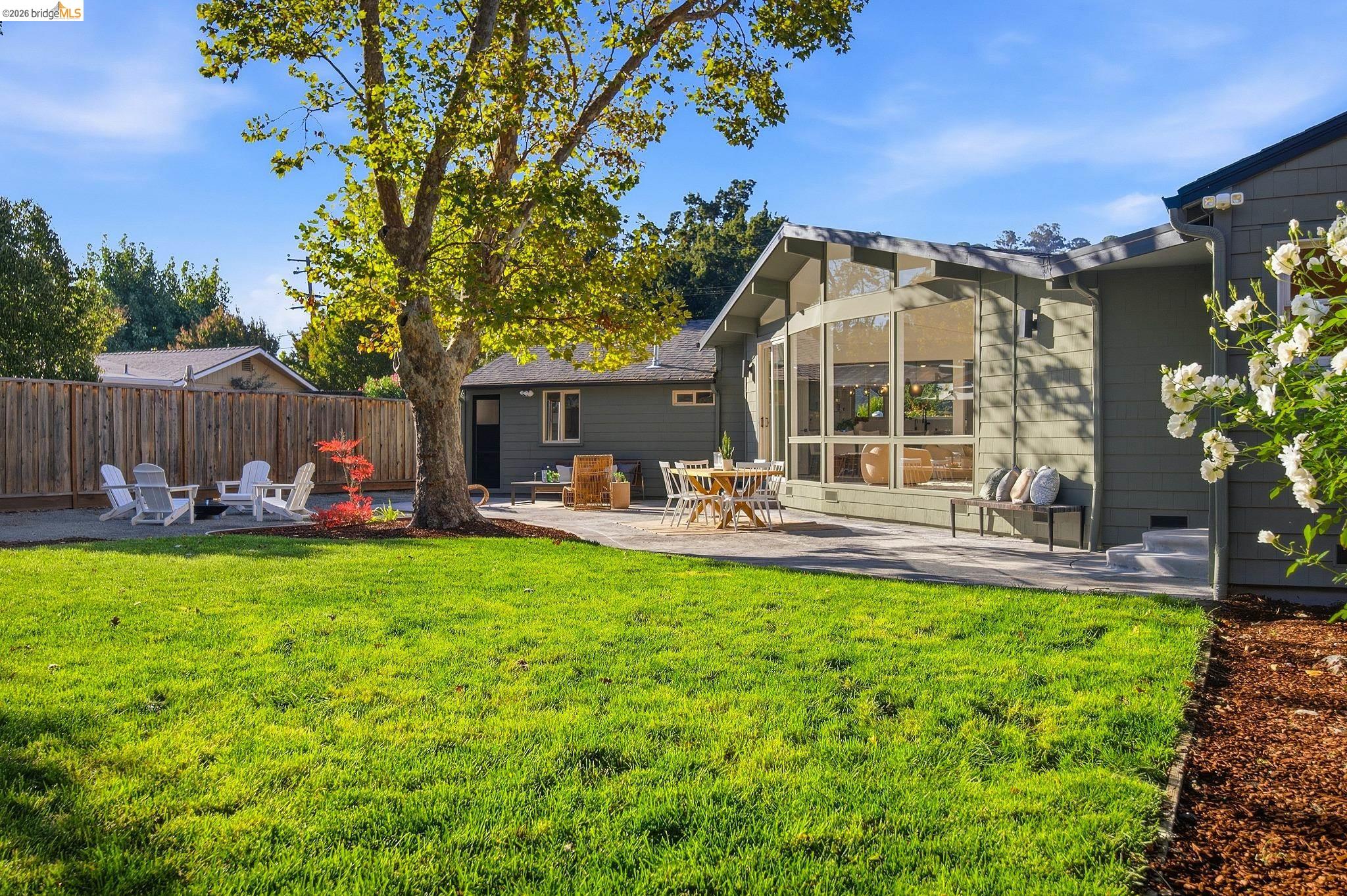 925 Juanita Dr
