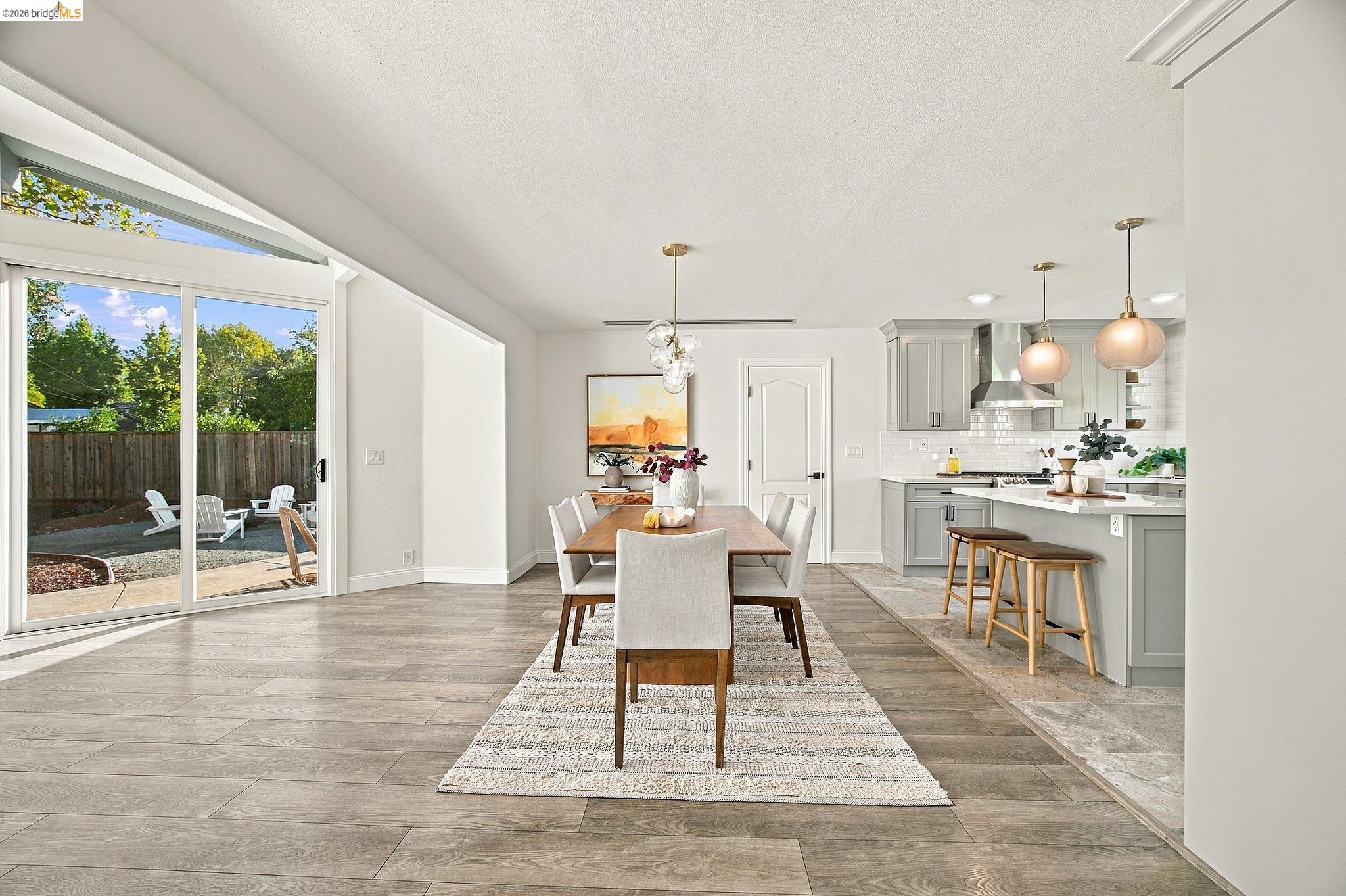 925 Juanita Dr