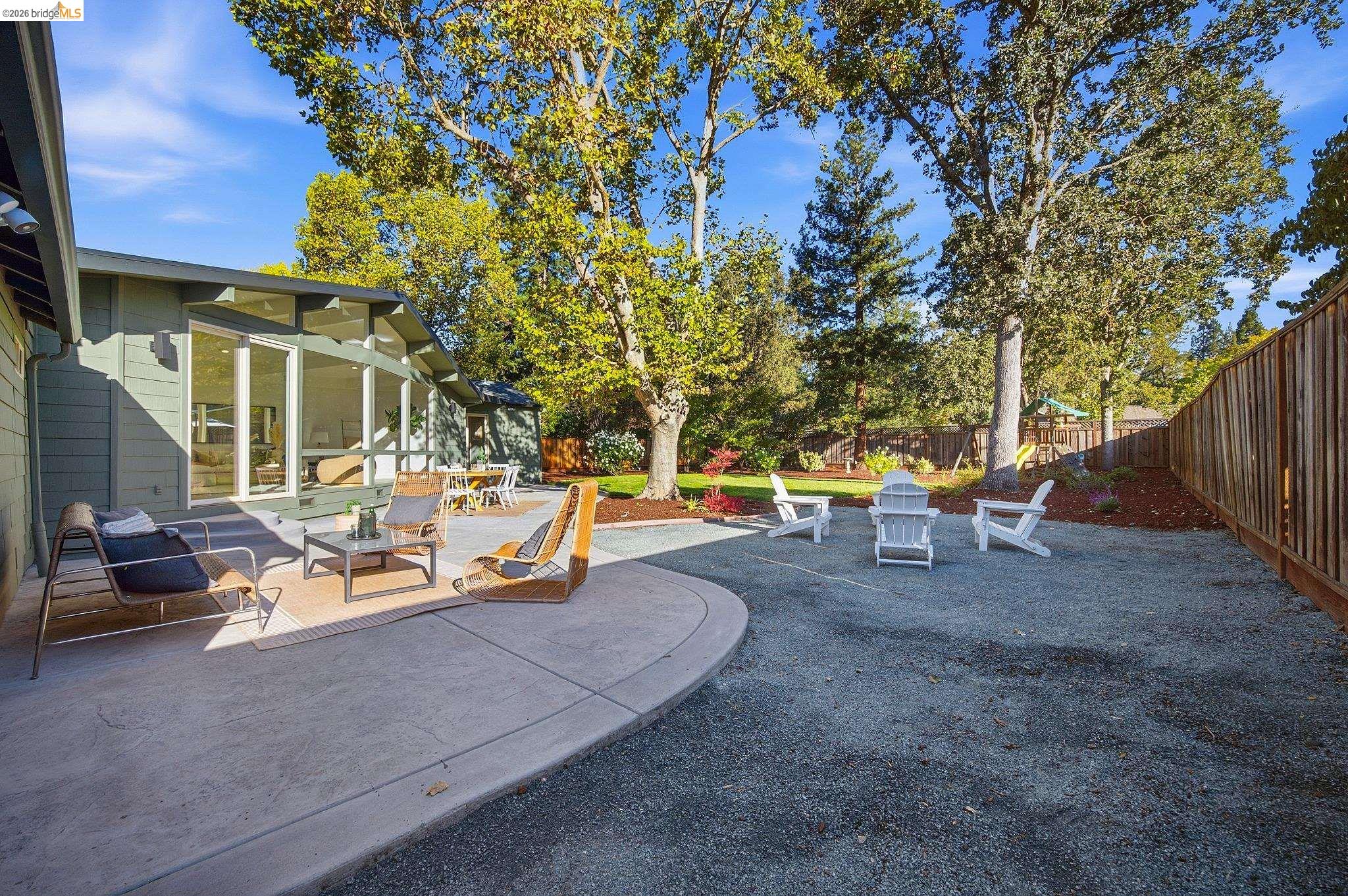 925 Juanita Dr