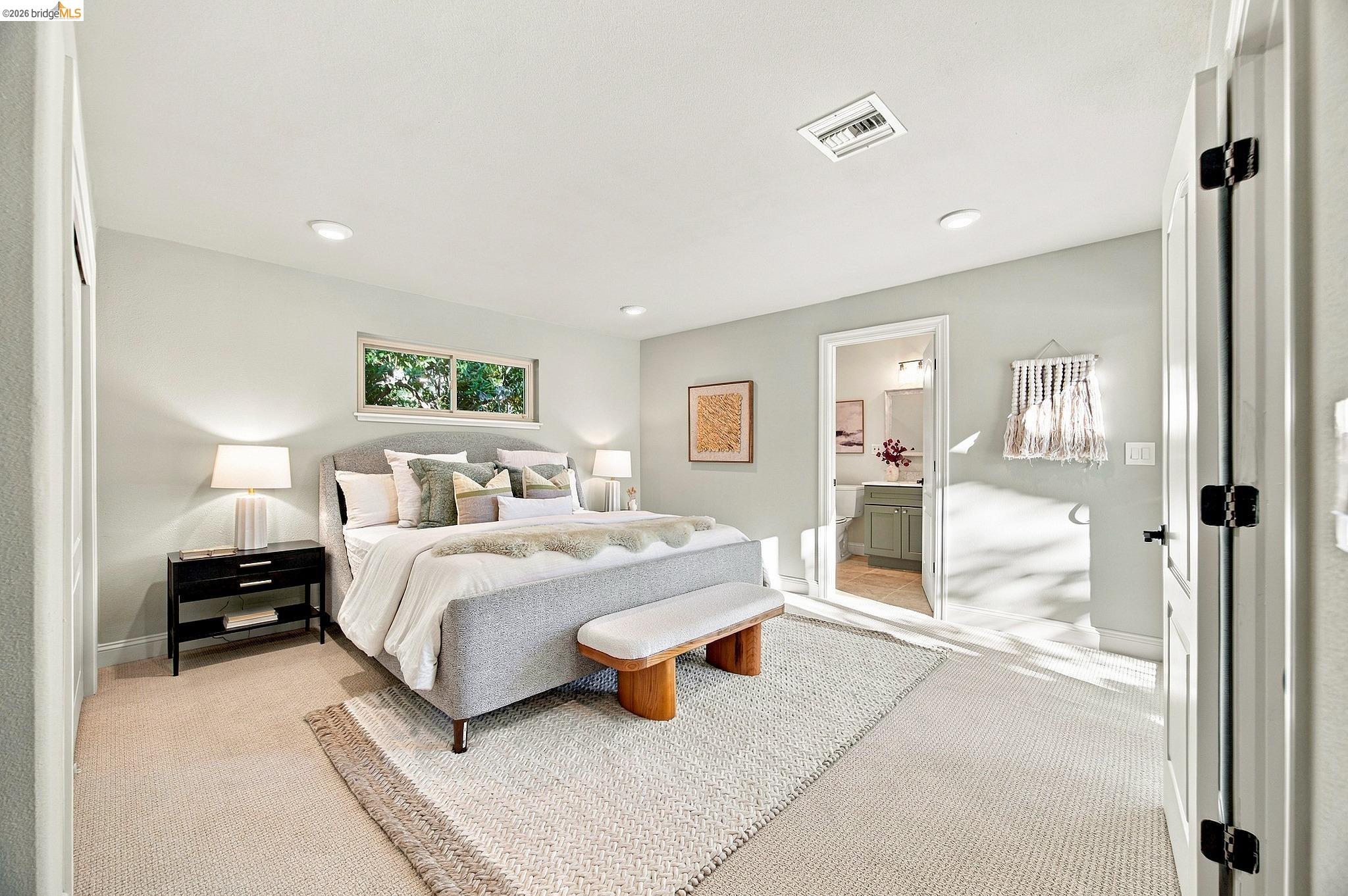 925 Juanita Dr
