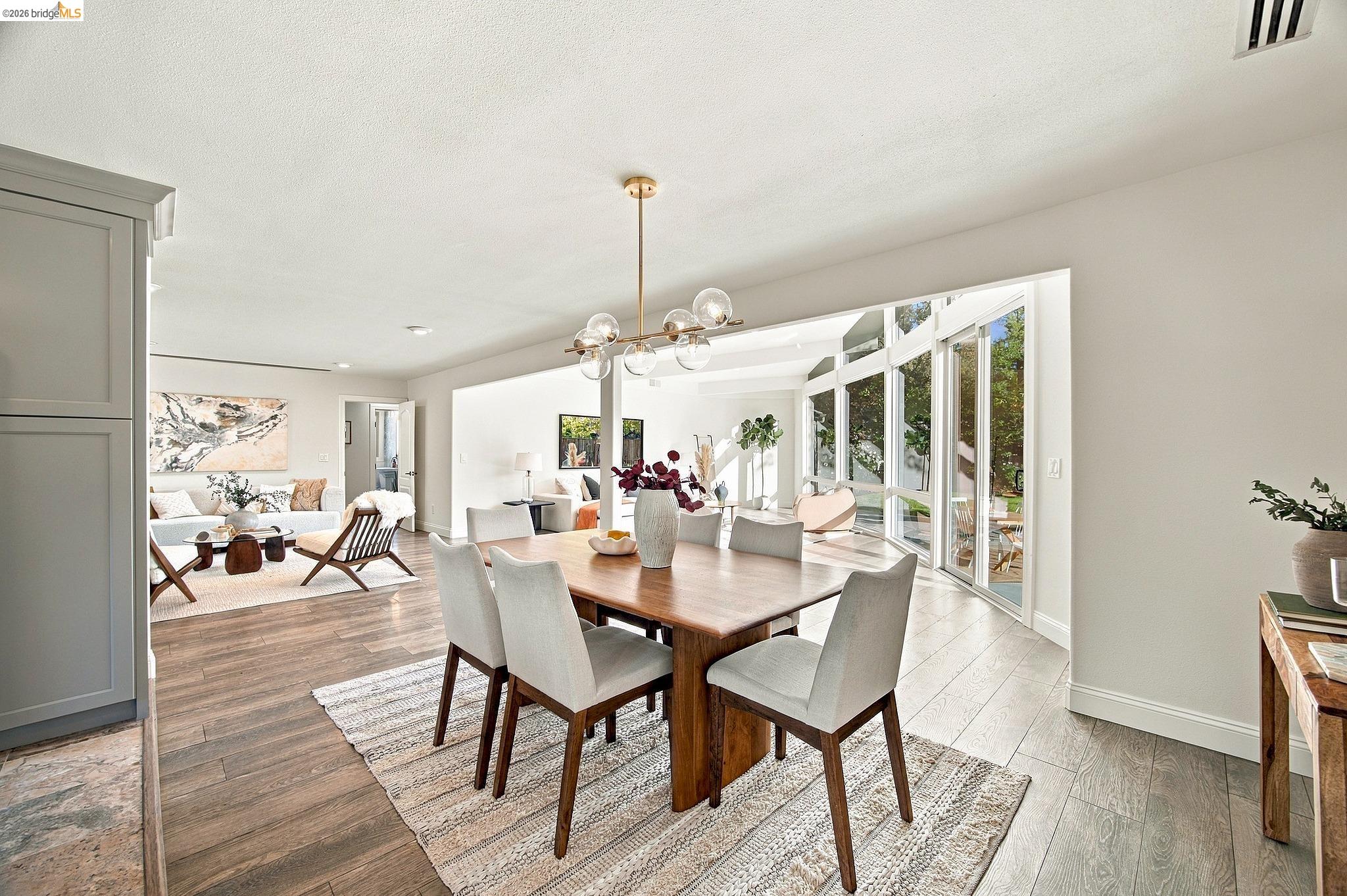 925 Juanita Dr