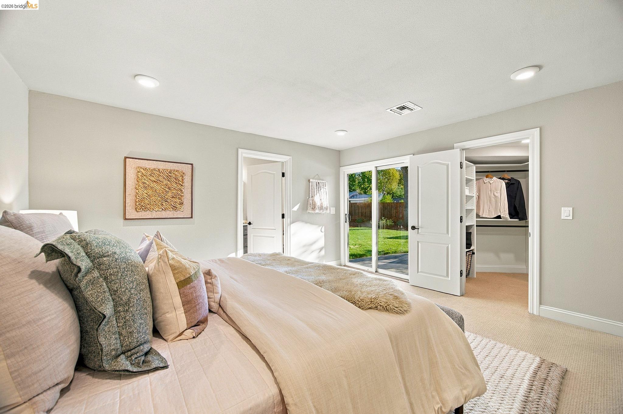 925 Juanita Dr