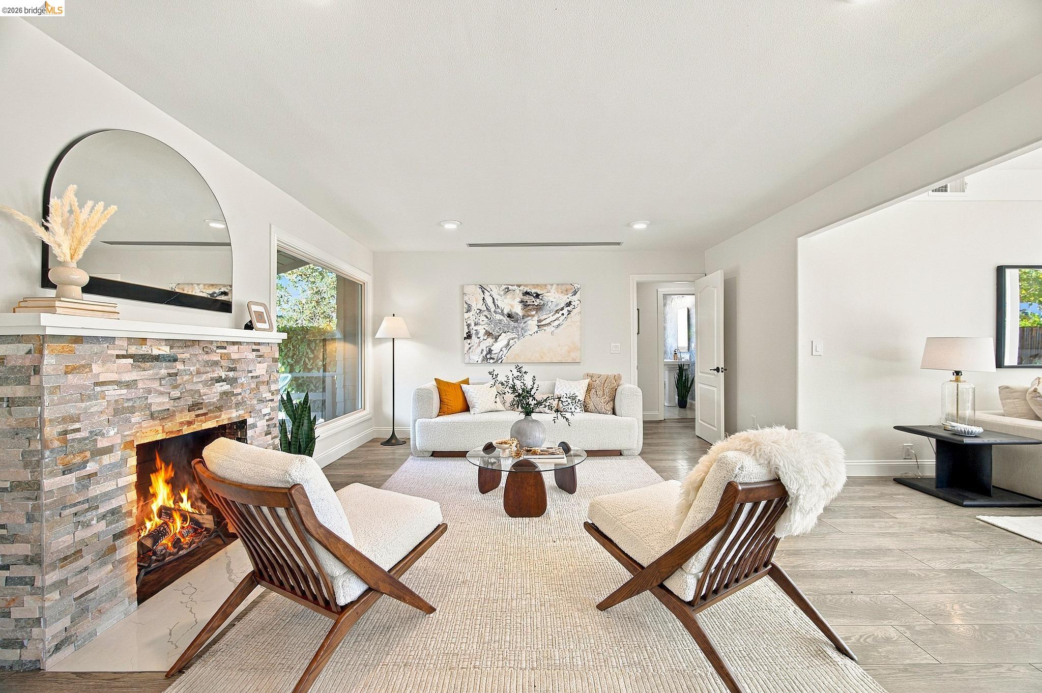 925 Juanita Dr