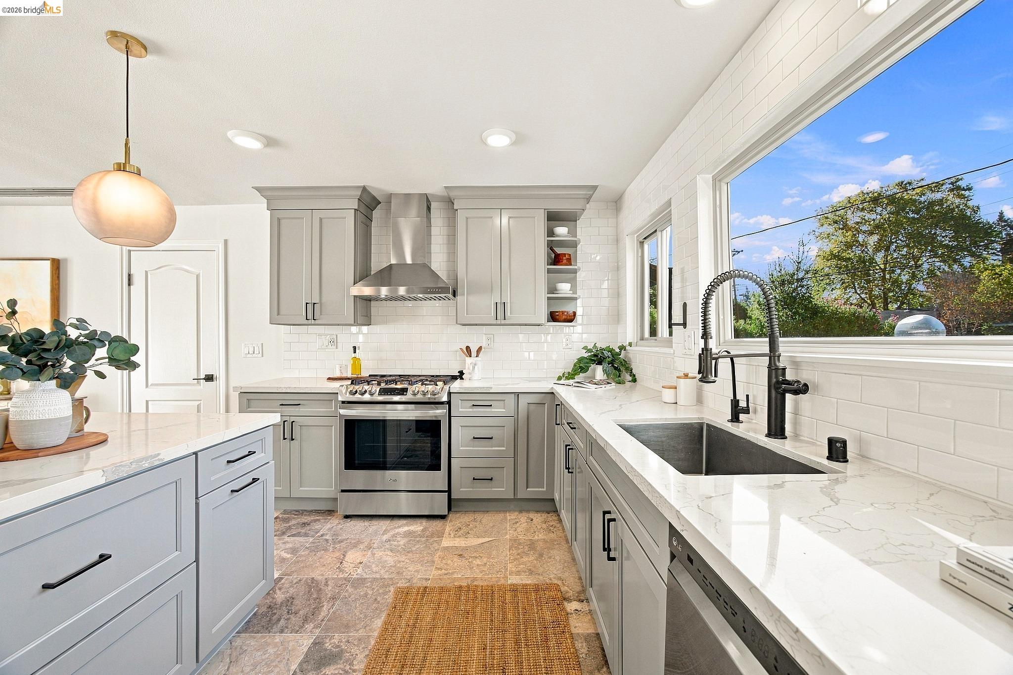 925 Juanita Dr