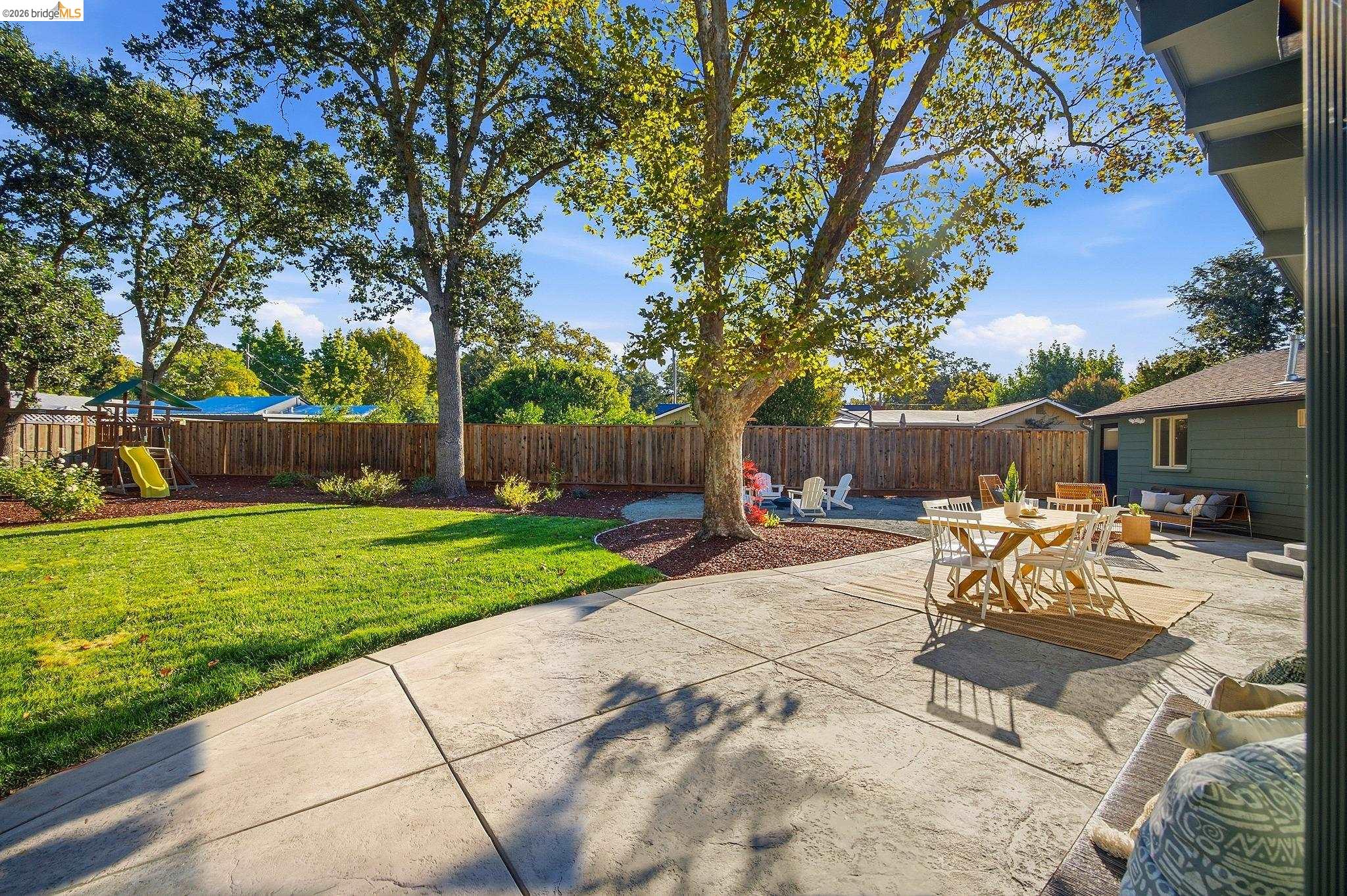 925 Juanita Dr