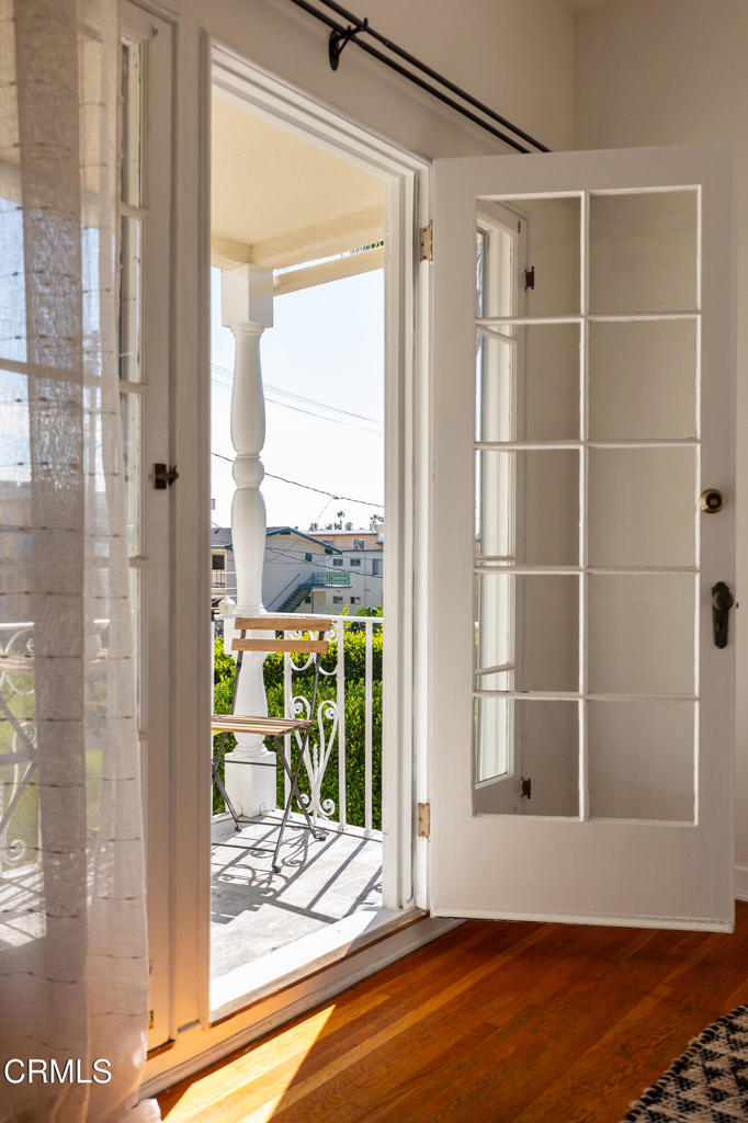 2011 N Beachwood Drive