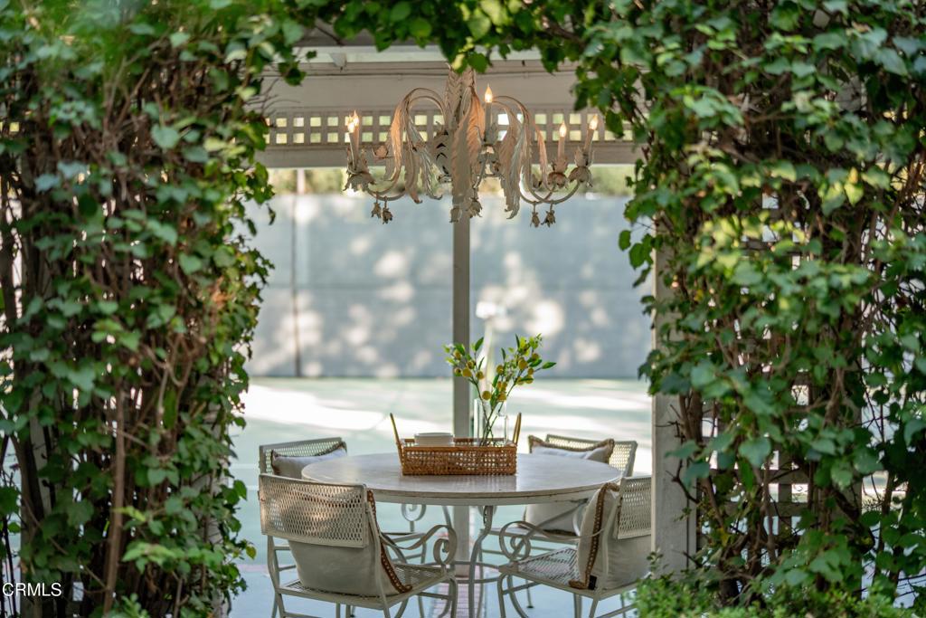 1527 E California Boulevard