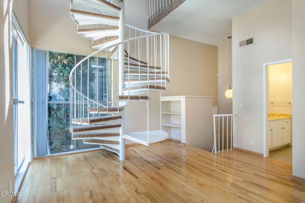 6827 Pacific View Drive