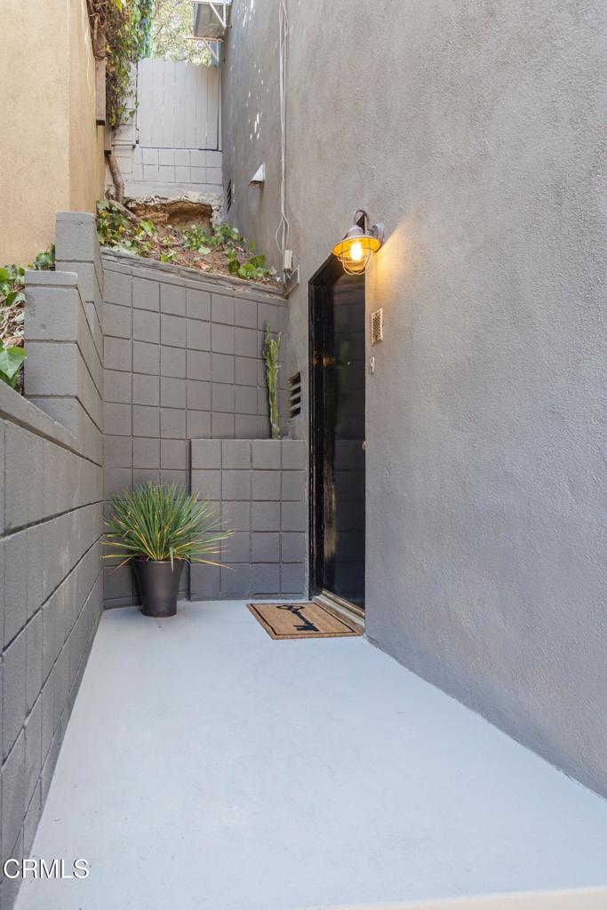 6827 Pacific View Drive