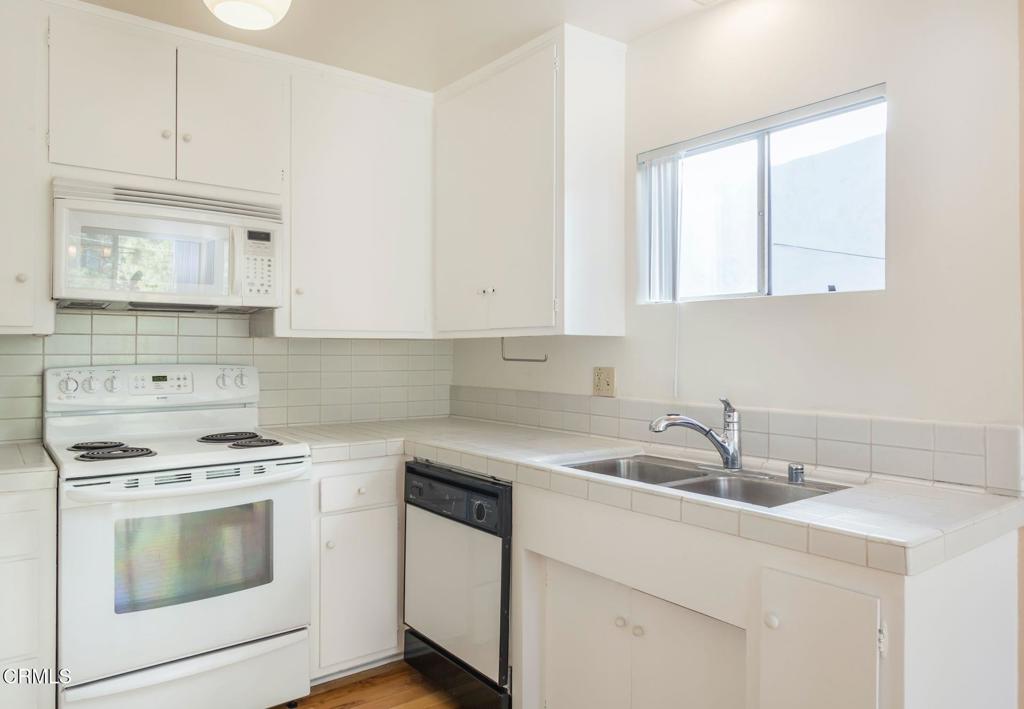 6827 Pacific View Drive