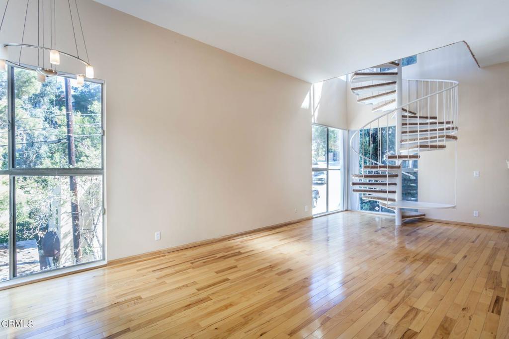 6827 Pacific View Drive