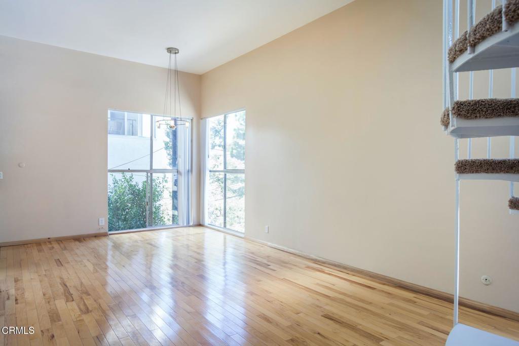 6827 Pacific View Drive