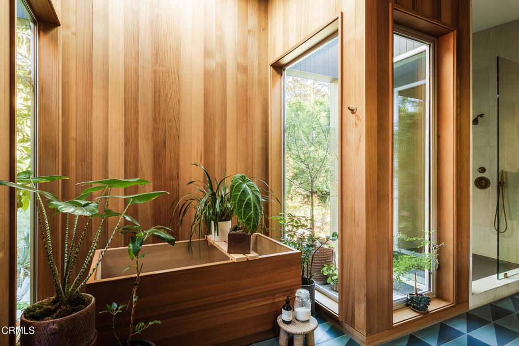 2638 Lake View Terrace E