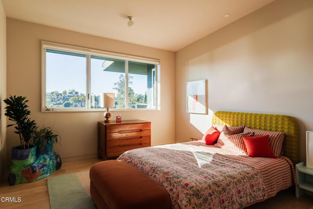 2638 Lake View Terrace E