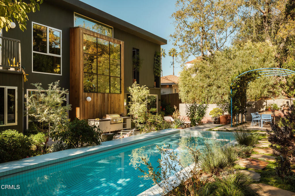 2638 Lake View Terrace E