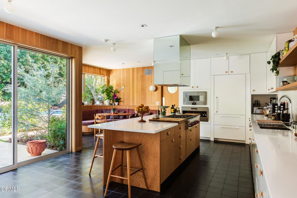 2638 Lake View Terrace E