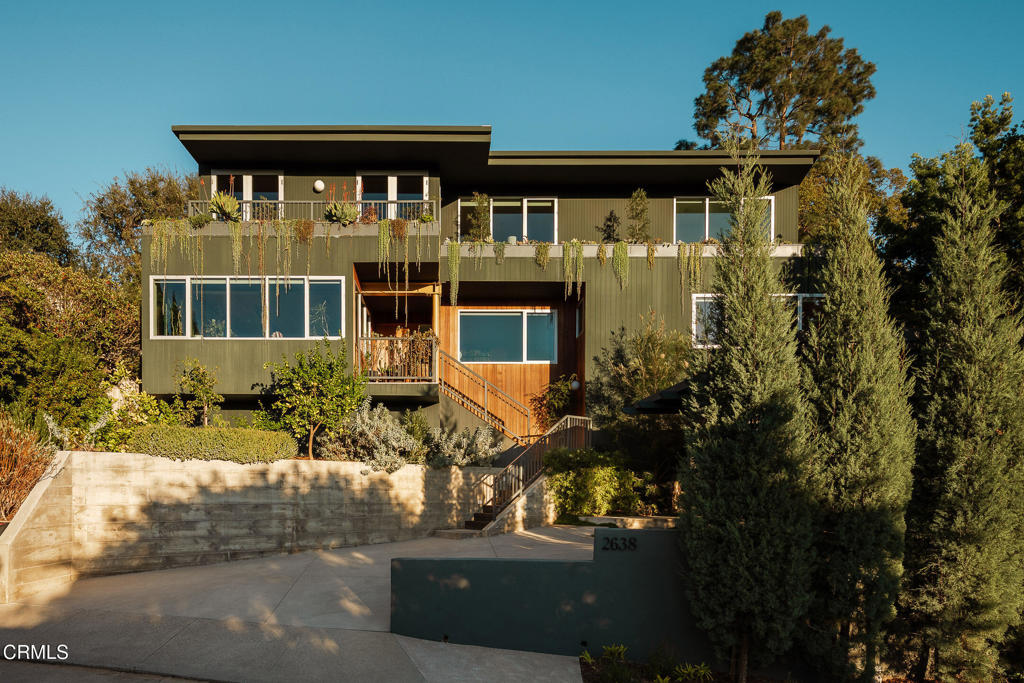 2638 Lake View Terrace E