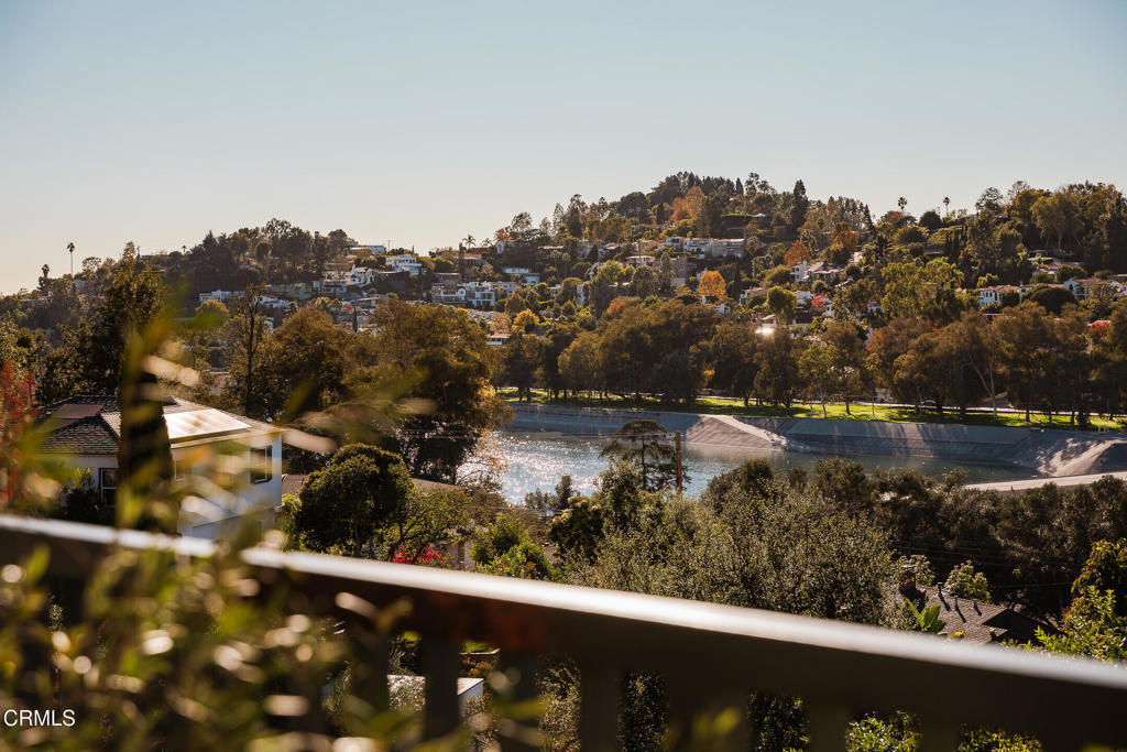 2638 Lake View Terrace E