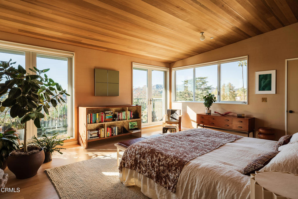 2638 Lake View Terrace E