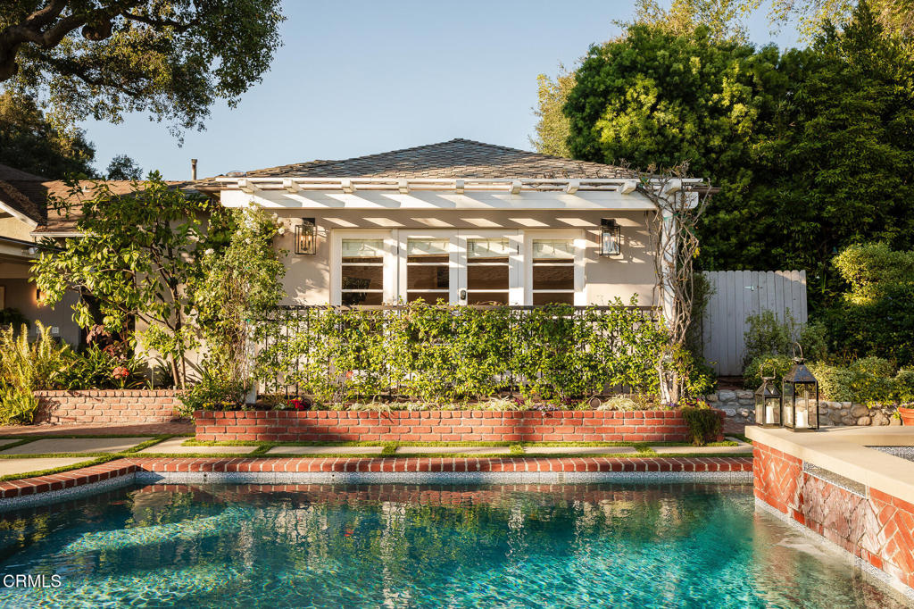 154 S Arroyo Boulevard