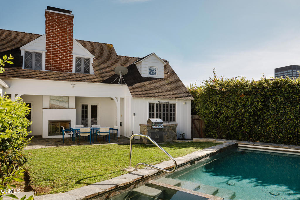 10785 Weyburn Avenue