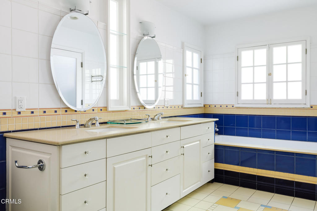 10785 Weyburn Avenue