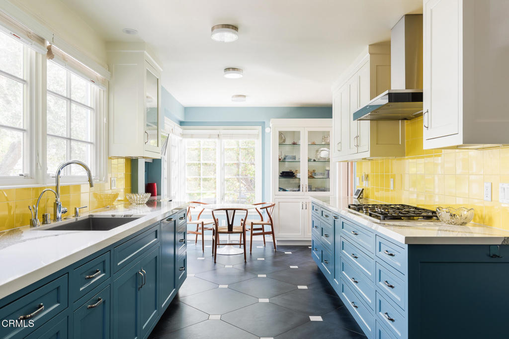 10785 Weyburn Avenue