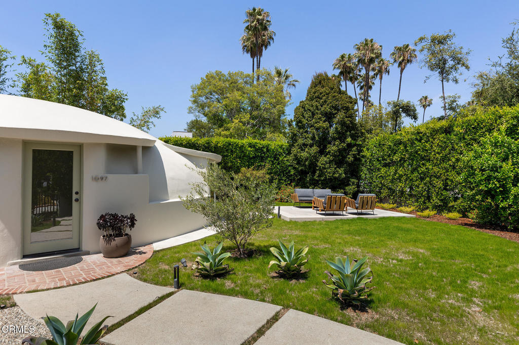 1097 S Los Robles Avenue