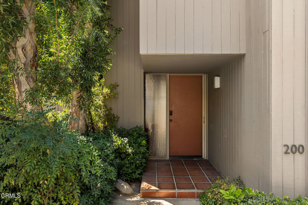 200 Arroyo Terrace