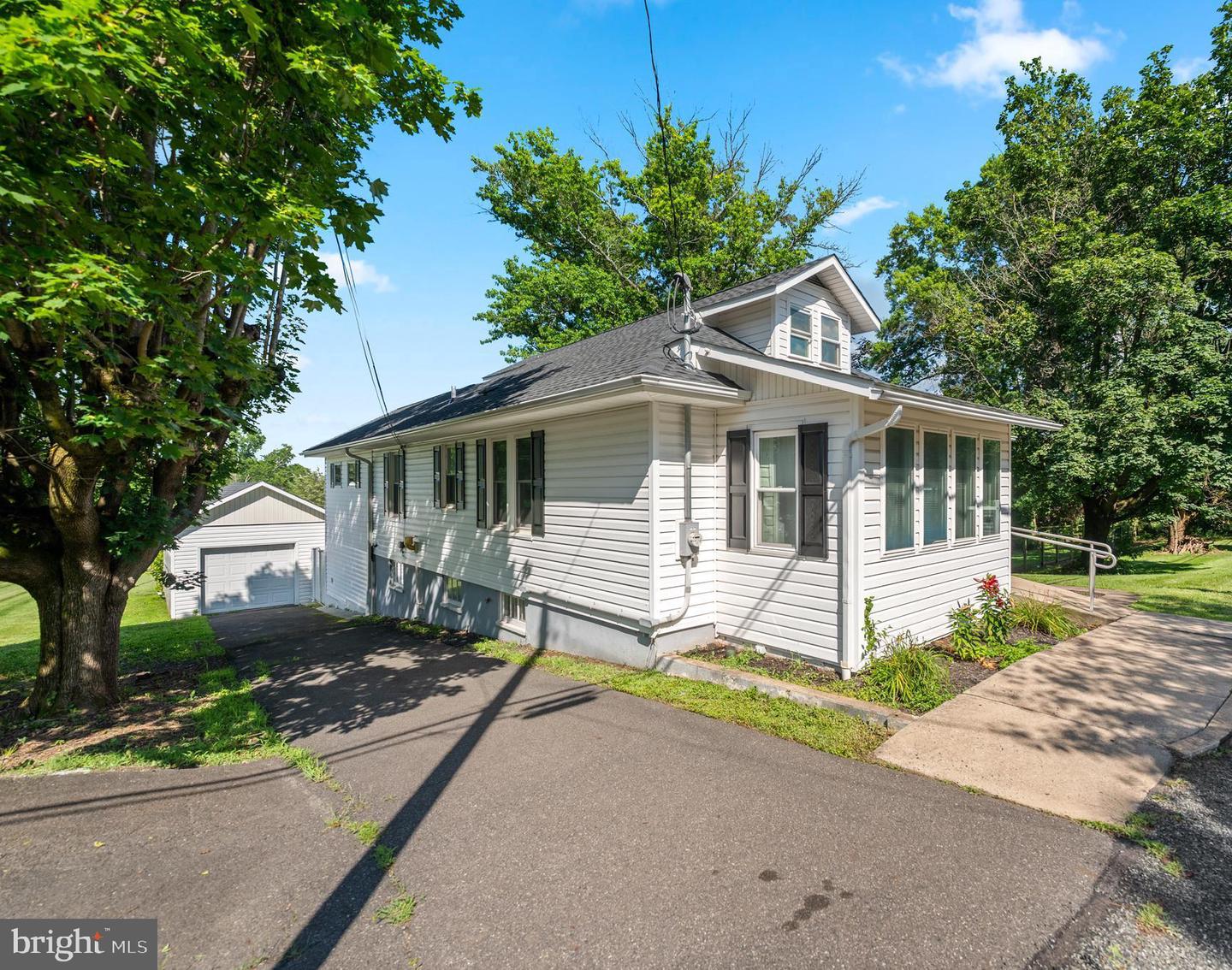 2255 Spinnerstown Rd