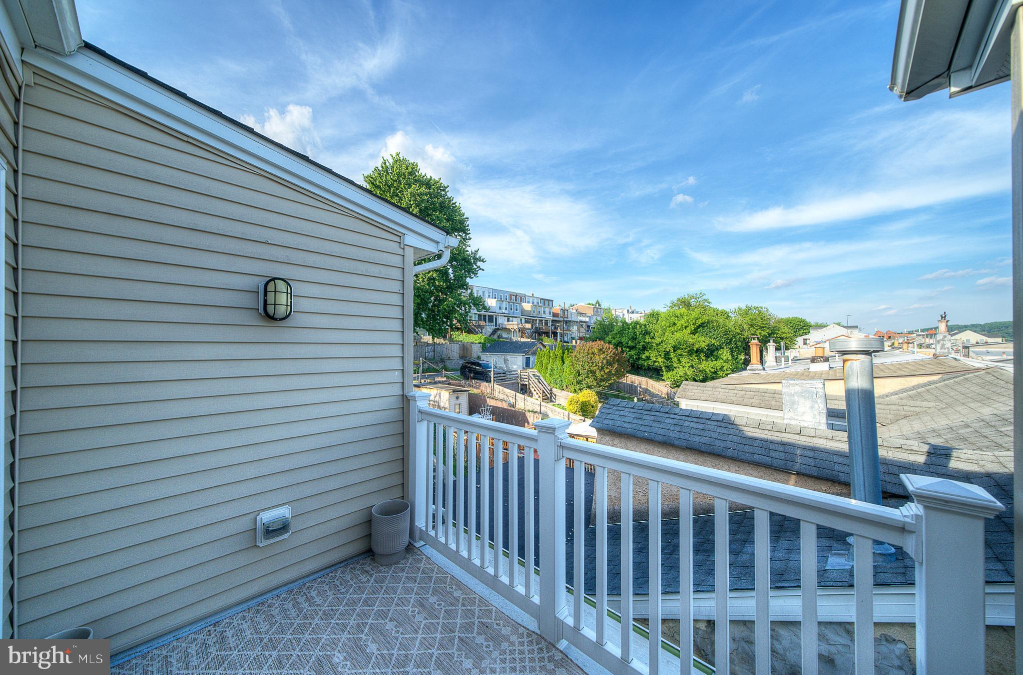 304 E Hector St #3