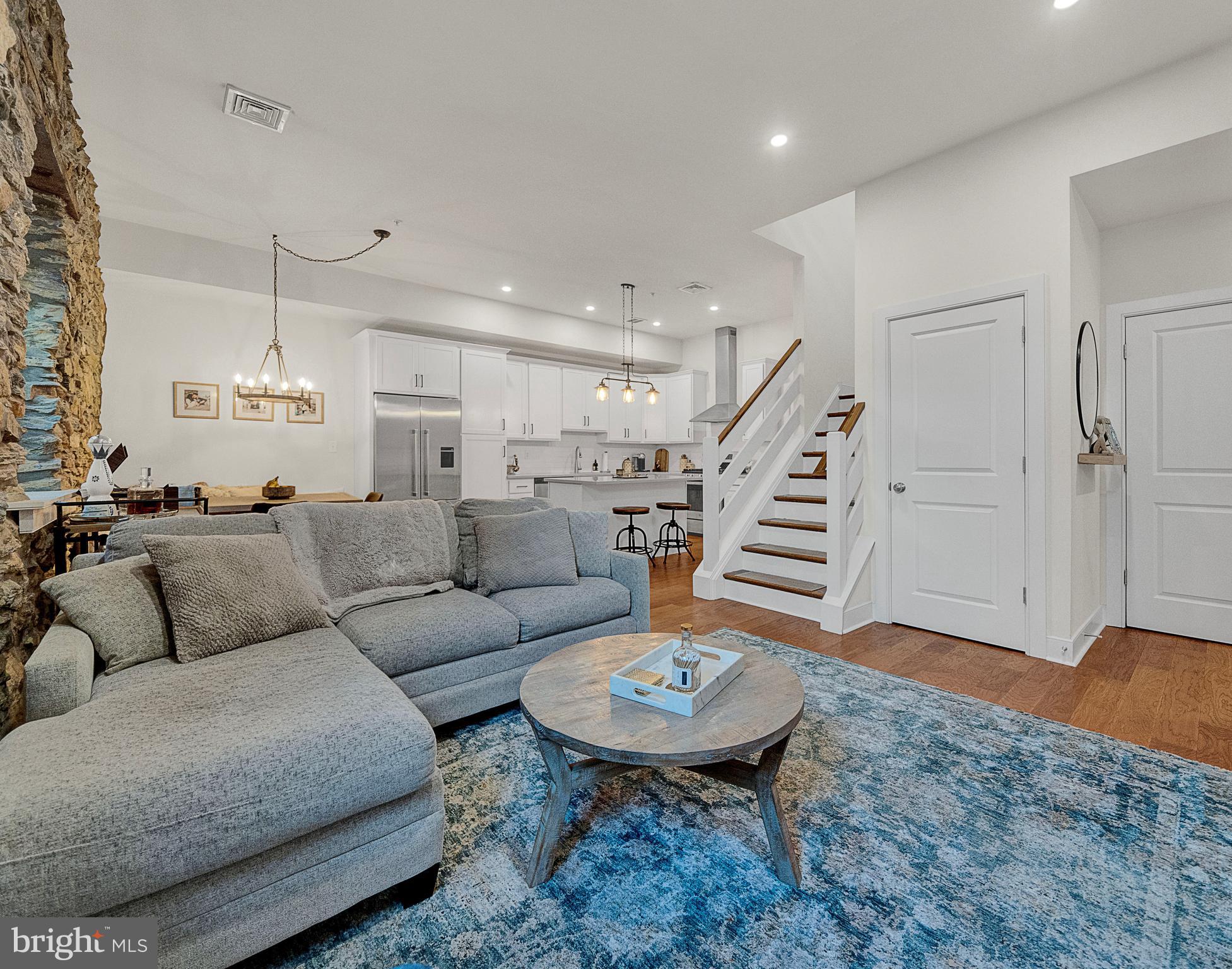 304 E Hector St #3