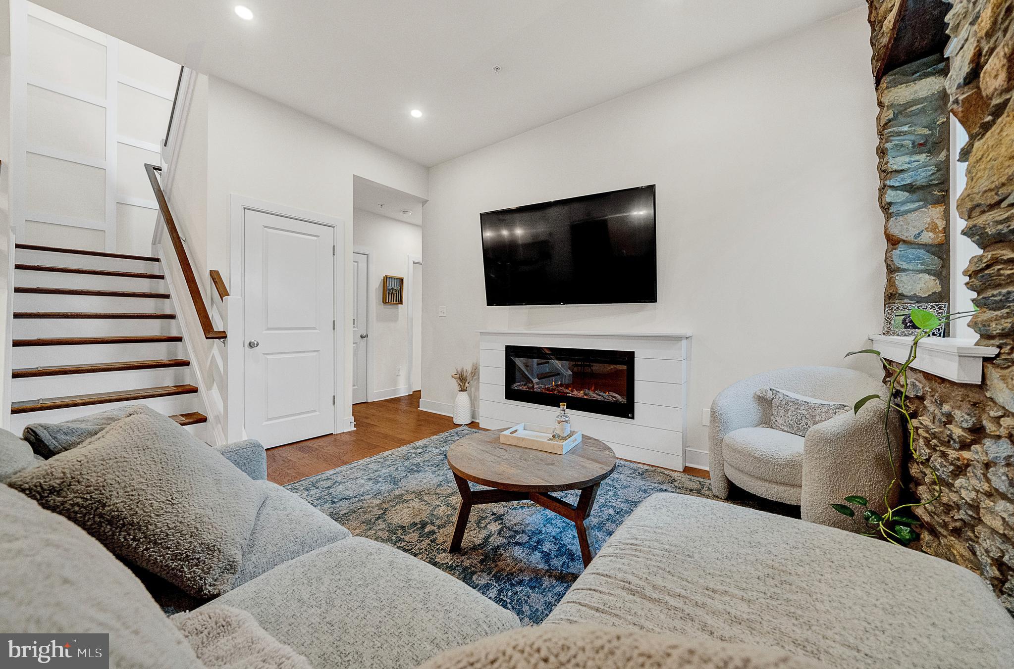 304 E Hector St #3